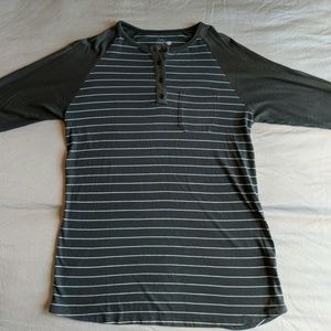 ON THE BYAS Black Henley (Medium)